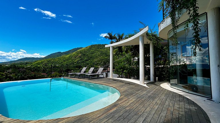 A 150m da praia, piscina aquecida e vista