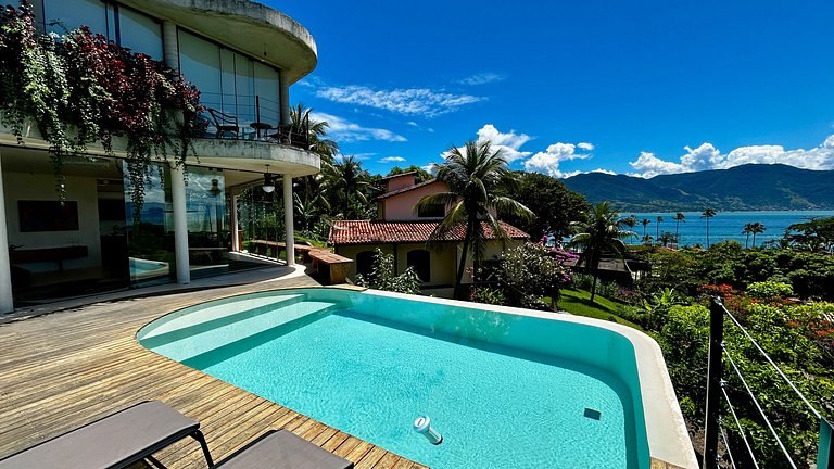 A 150m da praia, piscina aquecida e vista