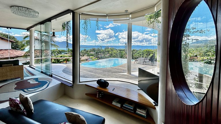 A 150m da praia, piscina aquecida e vista