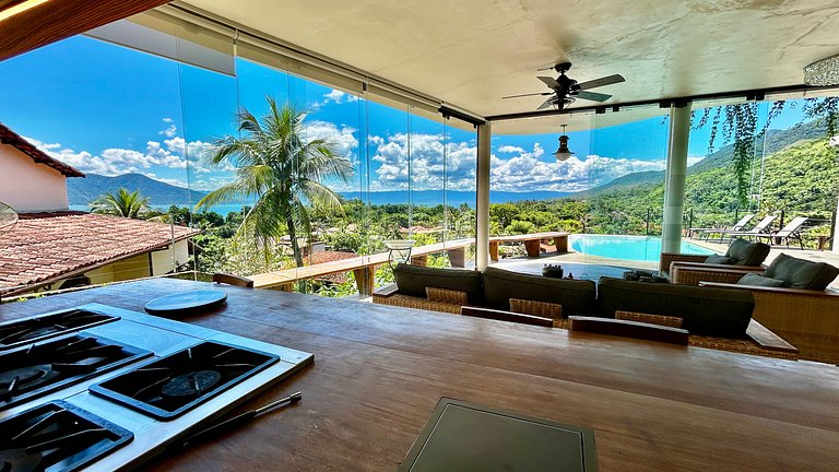 A 150m da praia, piscina aquecida e vista