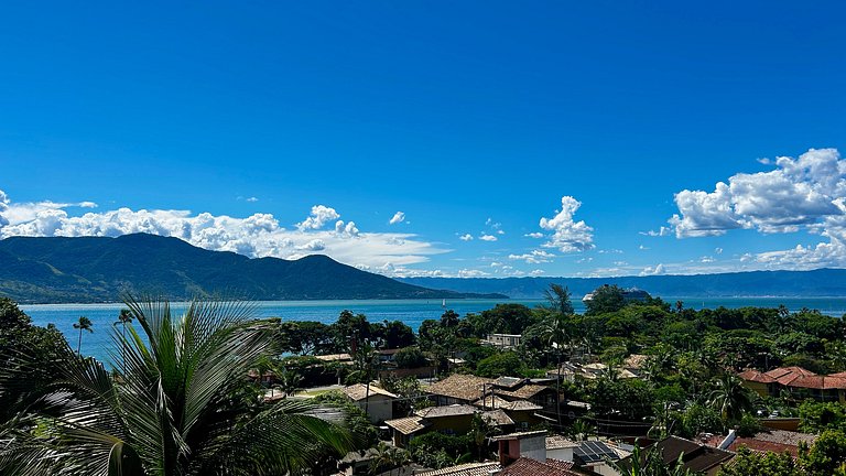 A 150m da praia, piscina aquecida e vista