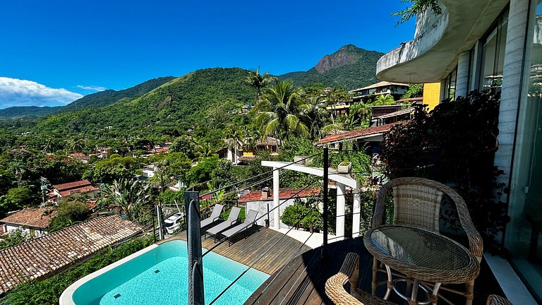 A 150m da praia, piscina aquecida e vista