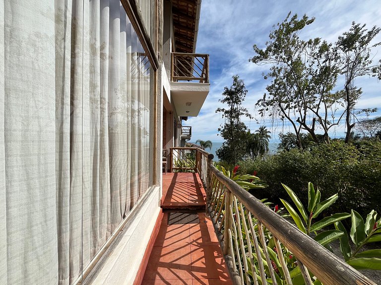 Sua casa em Ilhabela te espera, com vista permanente para o