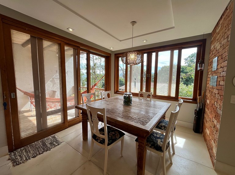 Sua casa em Ilhabela te espera, com vista permanente para o