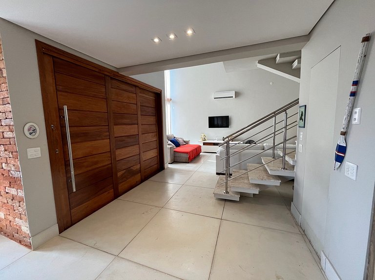 Sua casa em Ilhabela te espera, com vista permanente para o