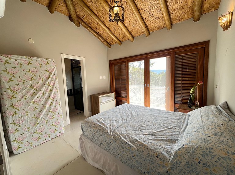 Sua casa em Ilhabela te espera, com vista permanente para o