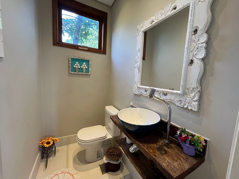 Sua casa em Ilhabela te espera, com vista permanente para o