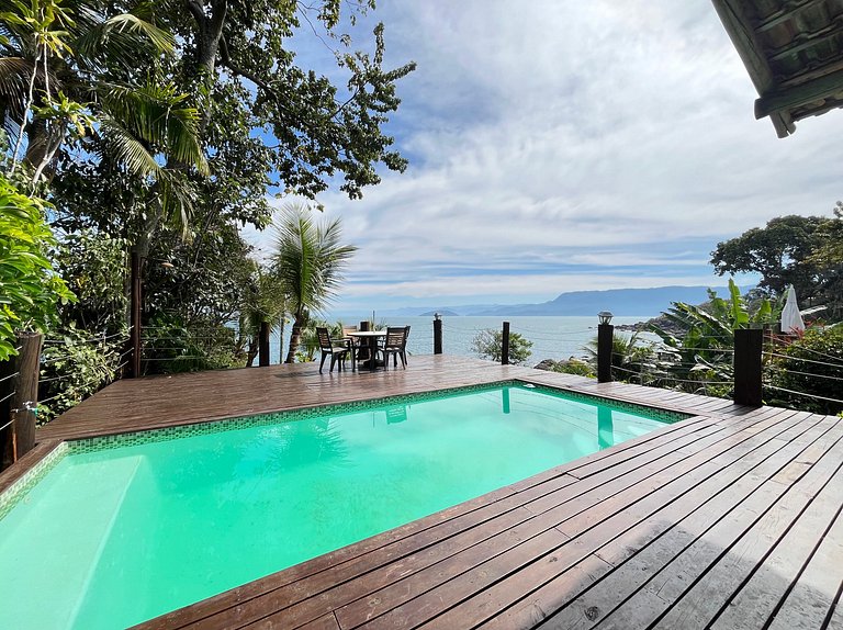 Sua casa em Ilhabela te espera, com vista permanente para o