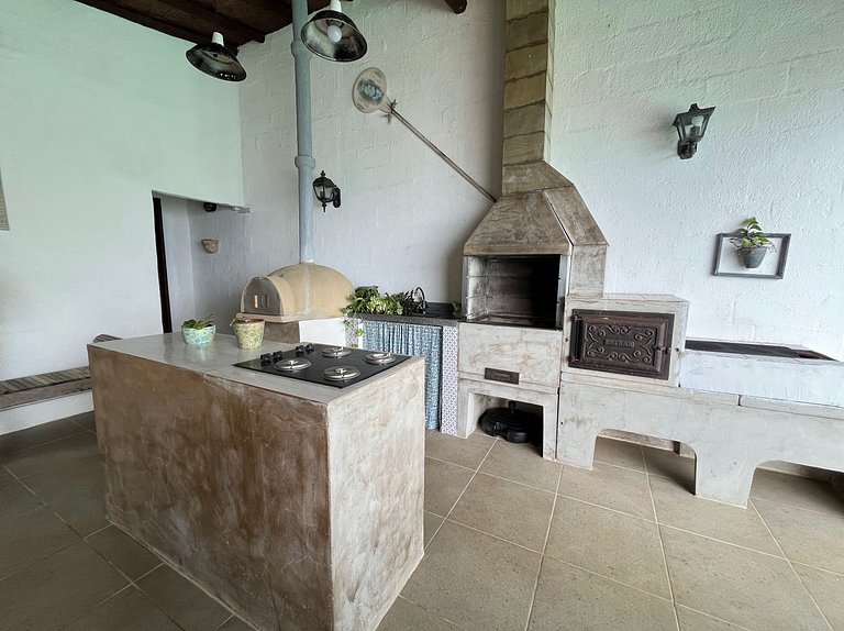 Sua casa em Ilhabela te espera, com vista permanente para o