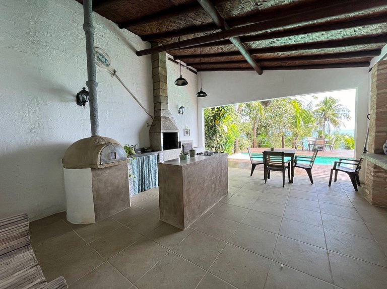 Sua casa em Ilhabela te espera, com vista permanente para o