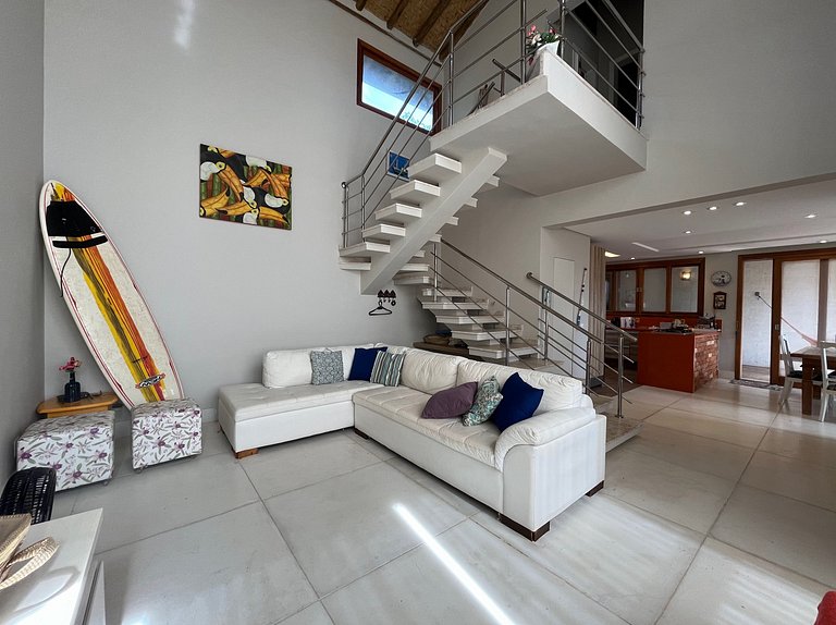 Sua casa em Ilhabela te espera, com vista permanente para o