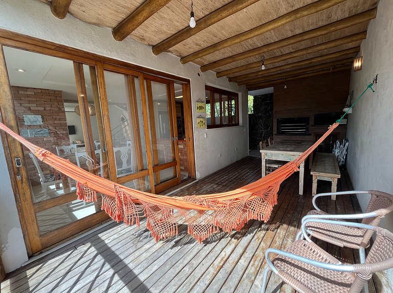 Sua casa em Ilhabela te espera, com vista permanente para o