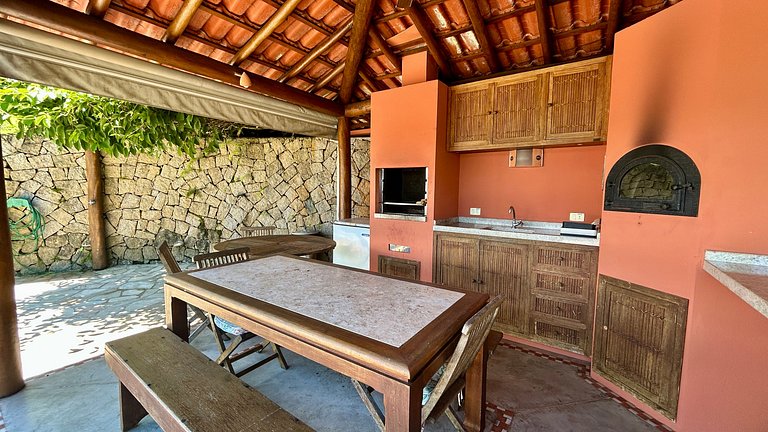 Casa em condomínio, piscina aquecida e vista