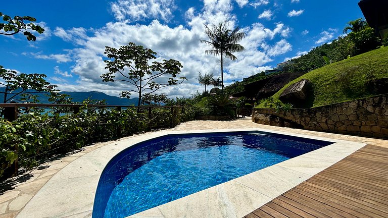 Casa em condomínio, piscina aquecida e vista