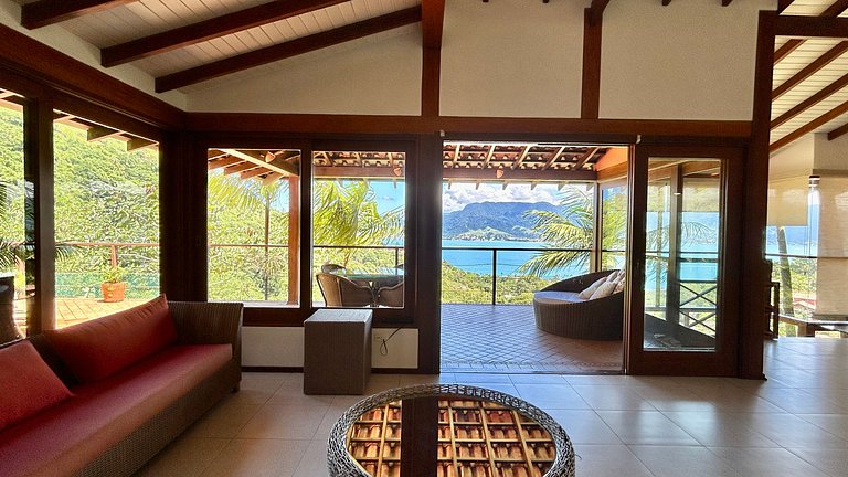 Casa em condomínio, piscina aquecida e vista