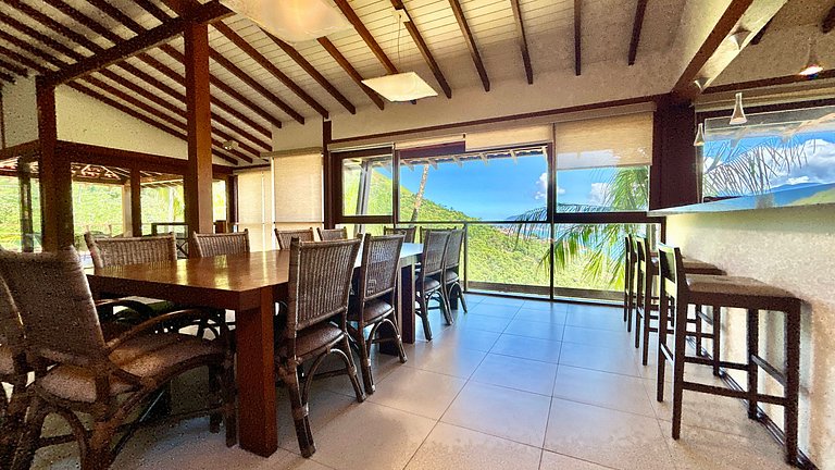 Casa em condomínio, piscina aquecida e vista