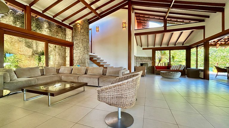 Casa em condomínio, piscina aquecida e vista