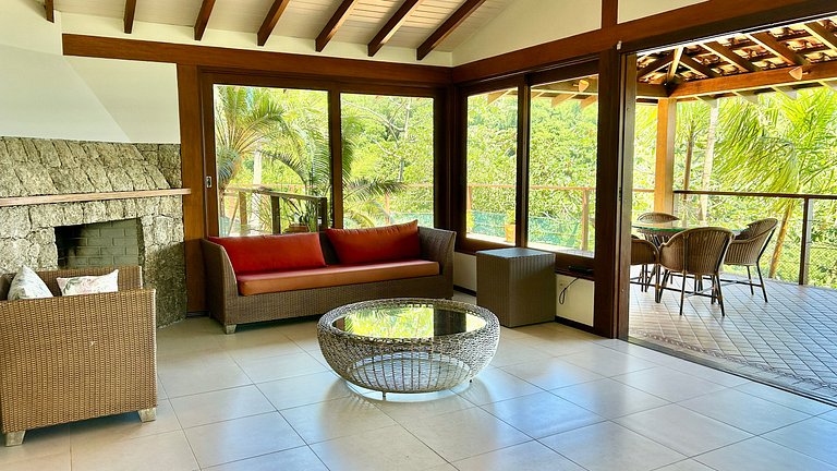 Casa em condomínio, piscina aquecida e vista