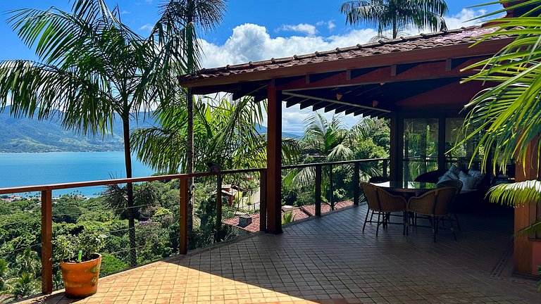 Casa em condomínio, piscina aquecida e vista