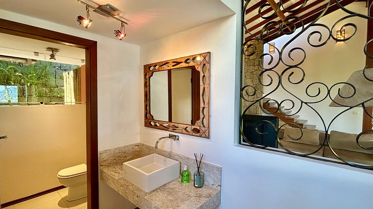 Casa em condomínio, piscina aquecida e vista