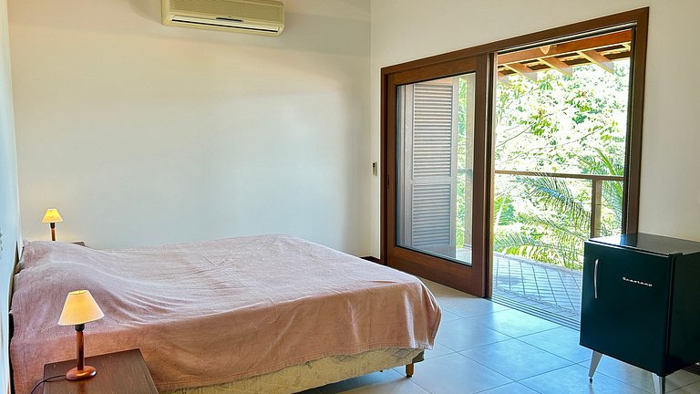 Casa em condomínio, piscina aquecida e vista