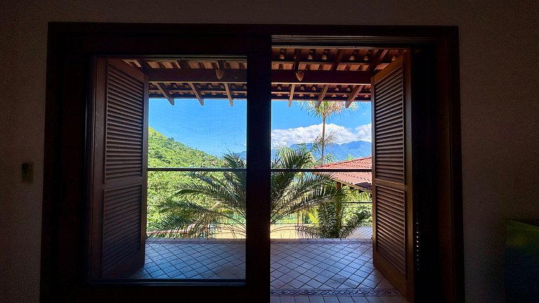 Casa em condomínio, piscina aquecida e vista
