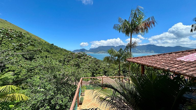 Casa em condomínio, piscina aquecida e vista