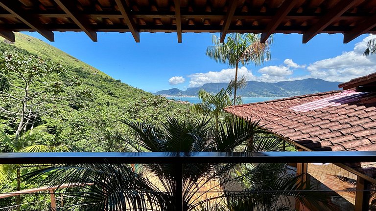 Casa em condomínio, piscina aquecida e vista