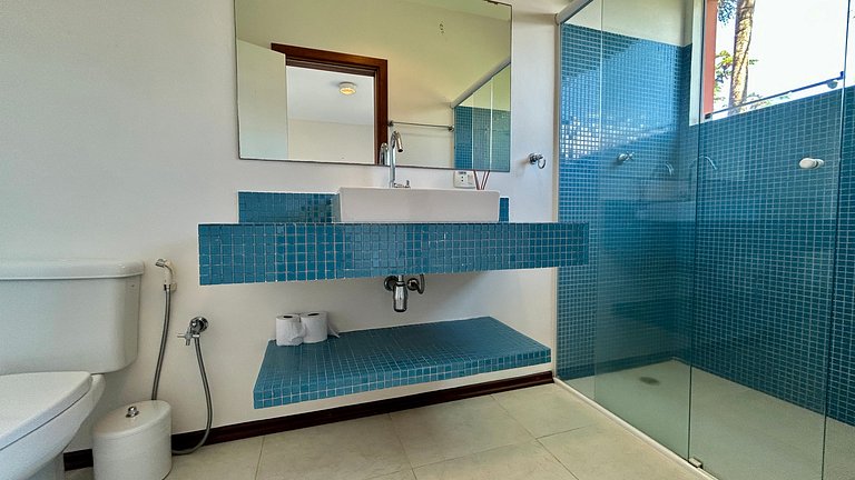 Casa em condomínio, piscina aquecida e vista