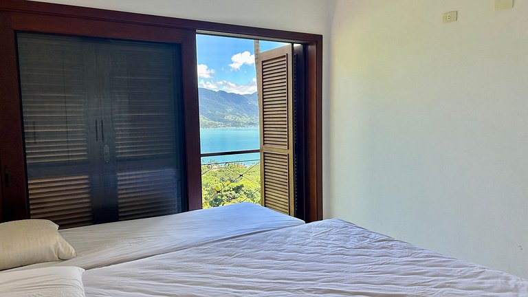 Casa em condomínio, piscina aquecida e vista