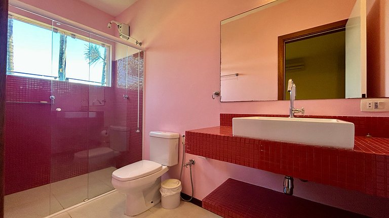 Casa em condomínio, piscina aquecida e vista