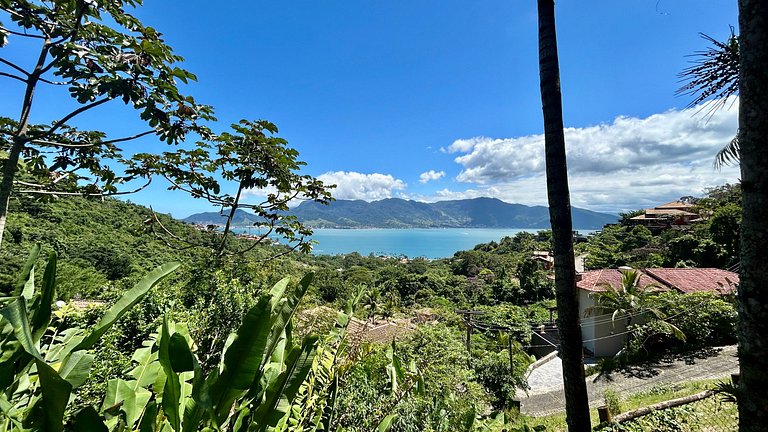 Casa em condomínio, piscina aquecida e vista