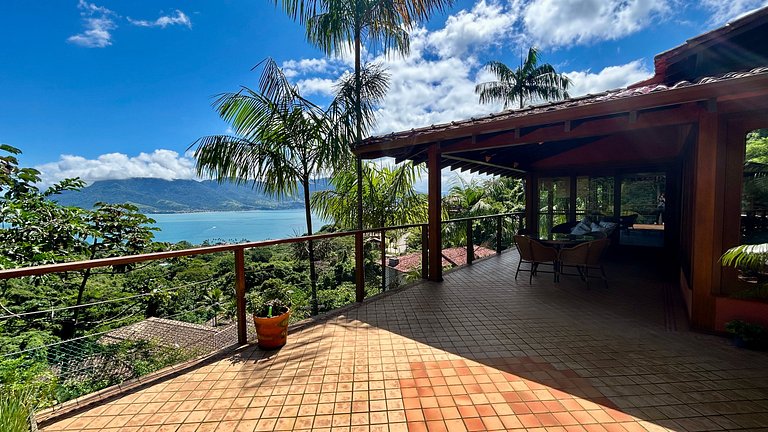 Casa em condomínio, piscina aquecida e vista