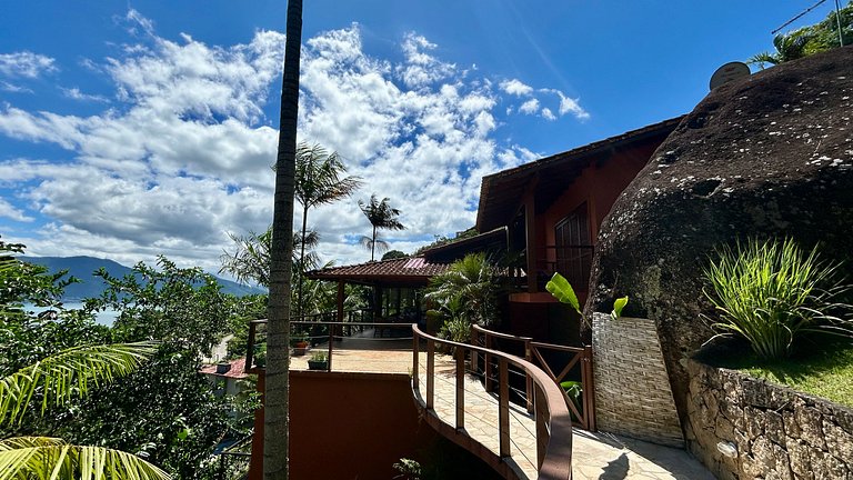 Casa em condomínio, piscina aquecida e vista
