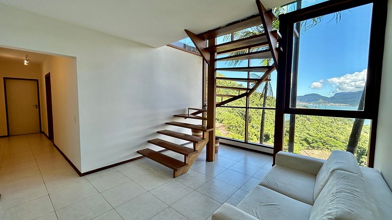 Casa em condomínio, piscina aquecida e vista