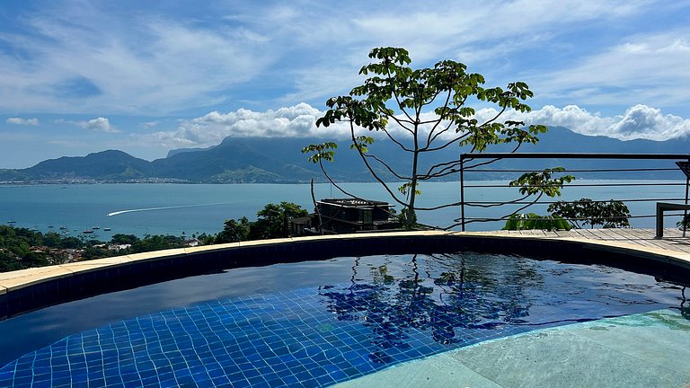 Casa em condomínio, espaço gourmet e piscina