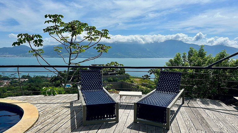 Casa em condomínio, espaço gourmet e piscina