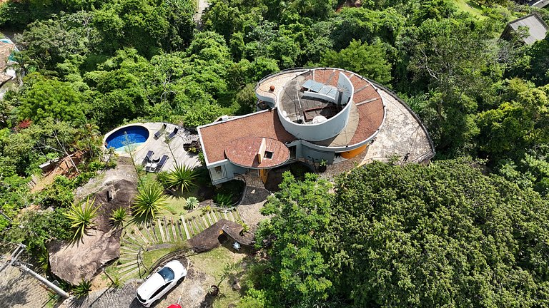 Casa em condomínio, espaço gourmet e piscina