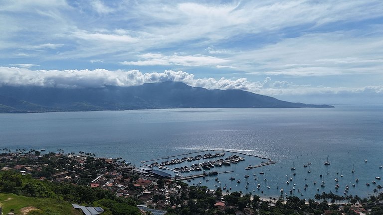 Casa em condomínio, espaço gourmet e piscina