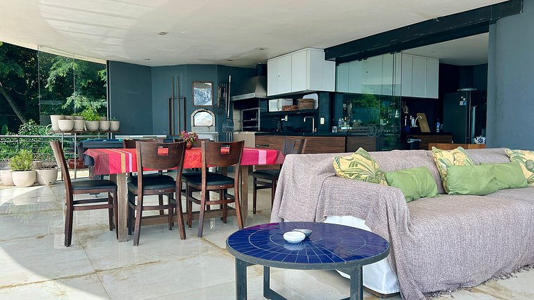 Casa em condomínio, espaço gourmet e piscina