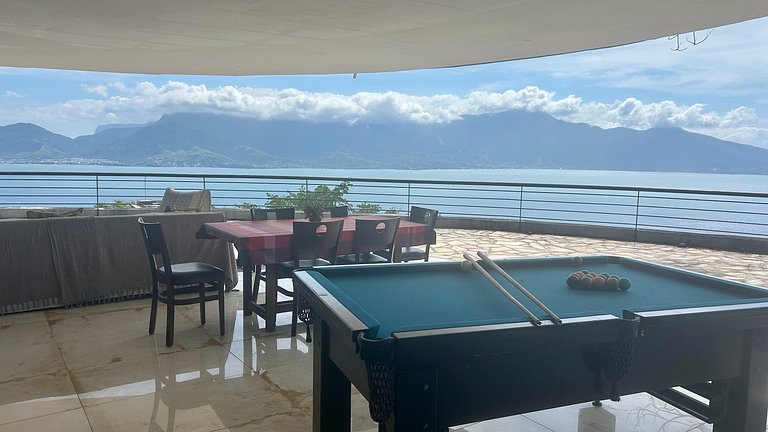 Casa em condomínio, espaço gourmet e piscina