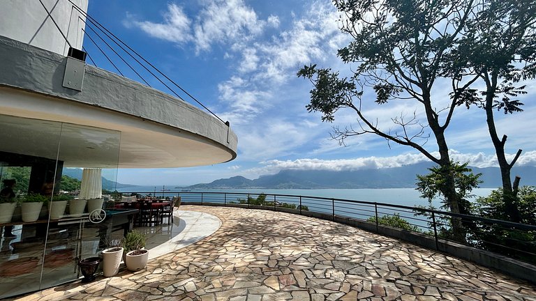 Casa em condomínio, espaço gourmet e piscina