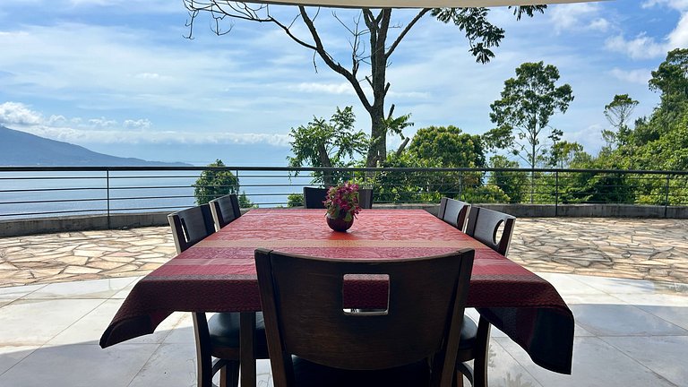 Casa em condomínio, espaço gourmet e piscina