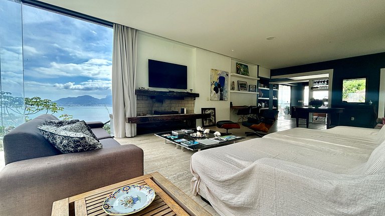 Casa em condomínio, espaço gourmet e piscina