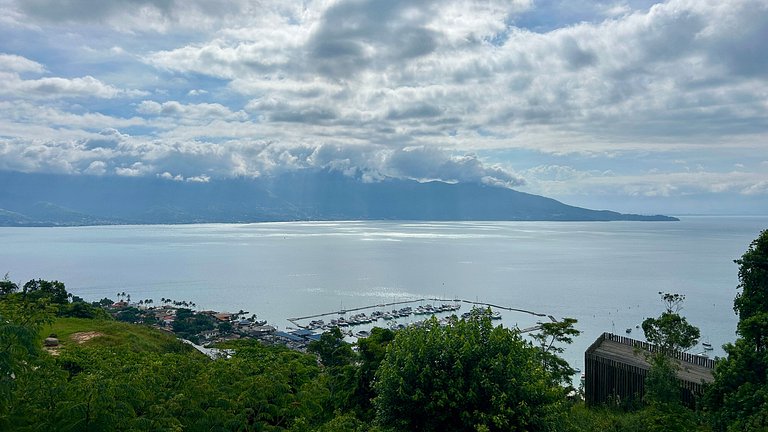 Casa em condomínio, espaço gourmet e piscina