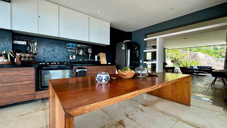 Casa em condomínio, espaço gourmet e piscina