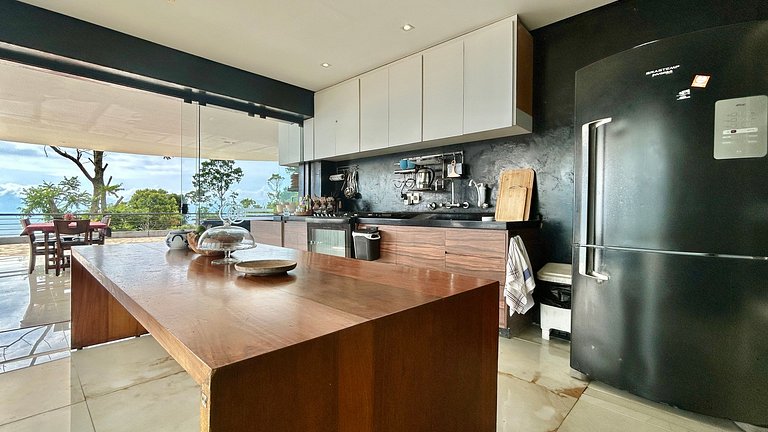 Casa em condomínio, espaço gourmet e piscina