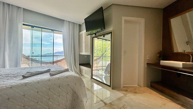 Casa em condomínio, espaço gourmet e piscina