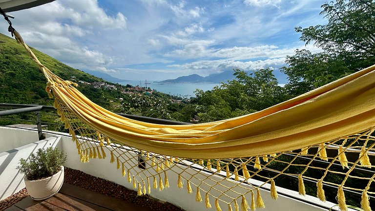 Casa em condomínio, espaço gourmet e piscina