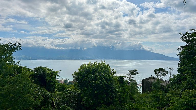 Casa em condomínio, espaço gourmet e piscina